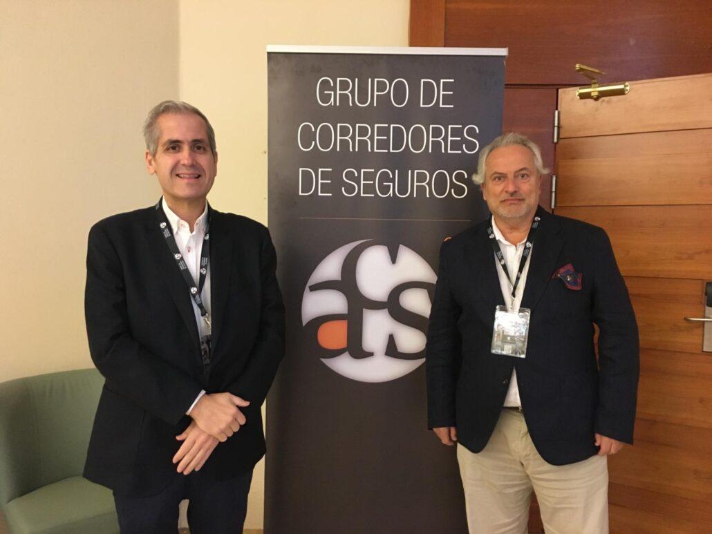 Florentino Pastor president del Col.legi d’Alacant i Víctor Domingo, directir d'Expansió Territorial de Mutuacat durant el Congrés de l'ACS-CV