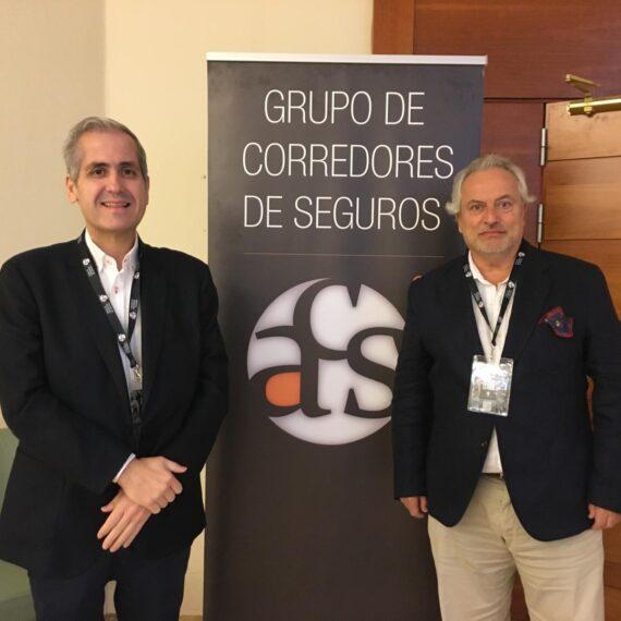 Florentino Pastor president del Col.legi d’Alacant i Víctor Domingo, directir d'Expansió Territorial de Mutuacat durant el Congrés de l'ACS-CV