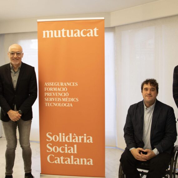 David Bonvehí, Director General de Cooperatives i Economia Social, visita la seu de Mutuacat